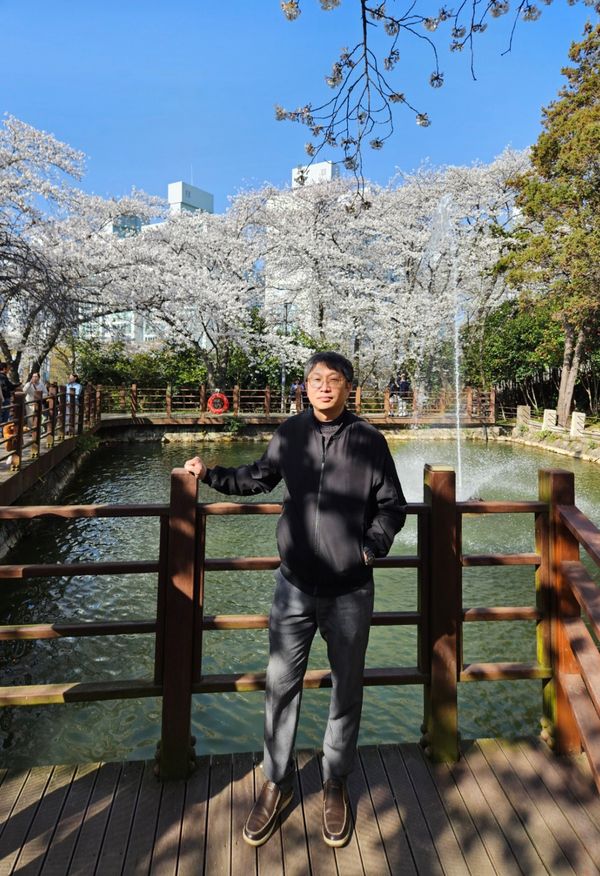 [인터뷰] “그런 시이고 싶다” 시에 대한 갈망과 향기 나고 맛깔스러운 도전