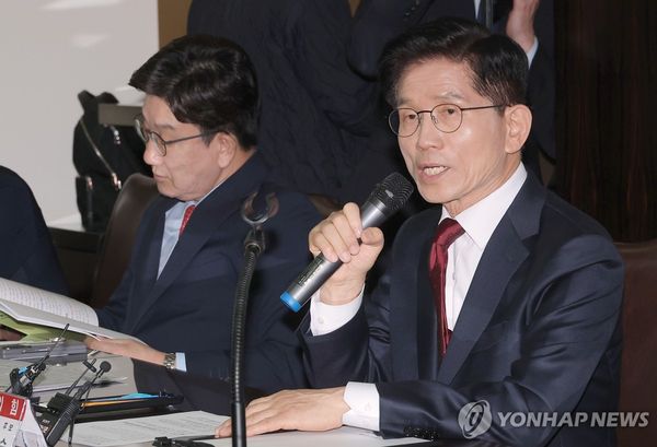 김문수, '애 낳으면 1억' 이중근 노인회장 소신에 한목소리